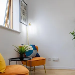  Apartment Morden Apartment, By The Sea With Free Parking United Kingdom