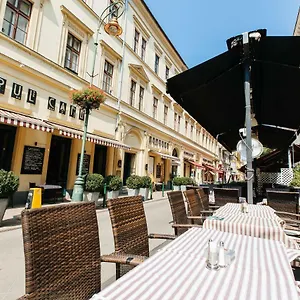 Pause With Free Parking Apartament Budapeszt